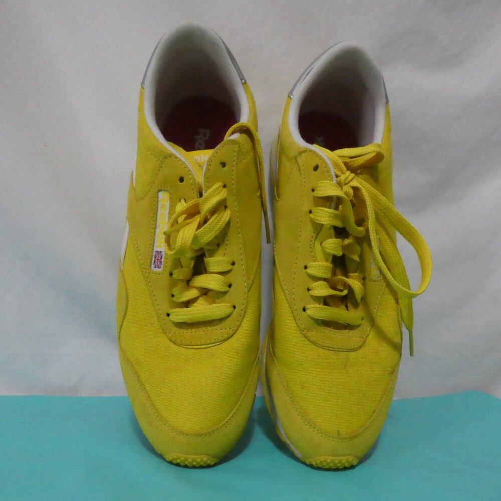 REEBOK - Classic | size 9.5 | Golden Haze - Chalk Lace-Up Sneaker